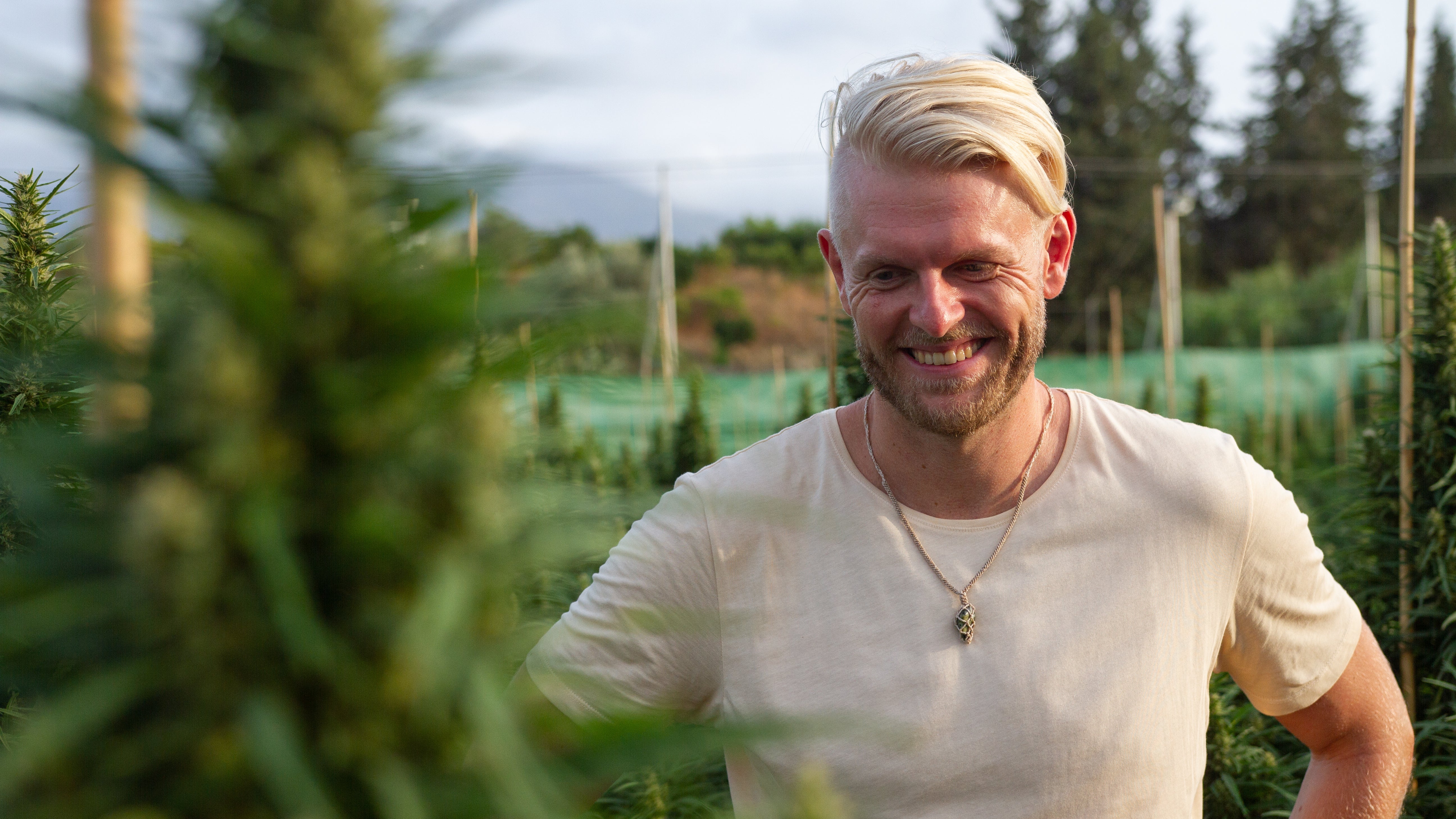 Jesper Thomassen im Cannabisanbau von Raw Organics